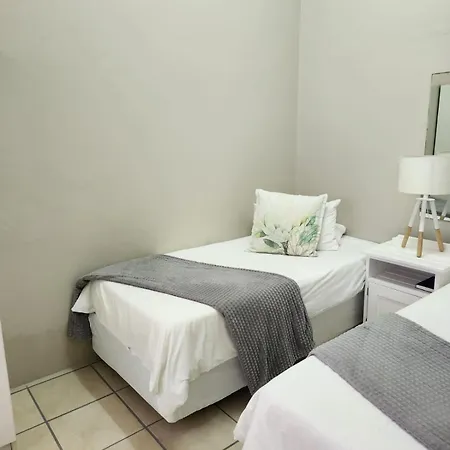 Muir Holiday Apartments Stilbaai Exterior photo